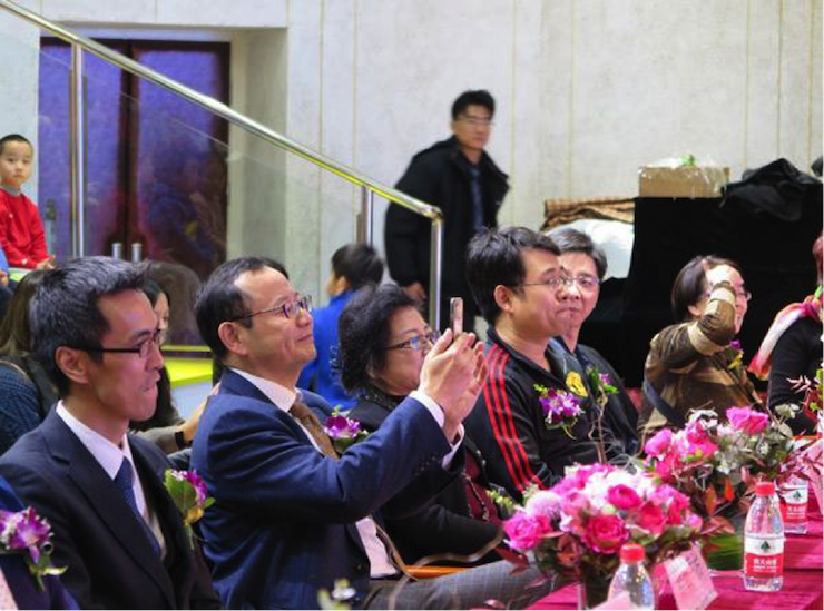 音乐之声暖寒冬 庄闲和游戏乐器捐赠爱心行动走进中国儿童中心艺术宫