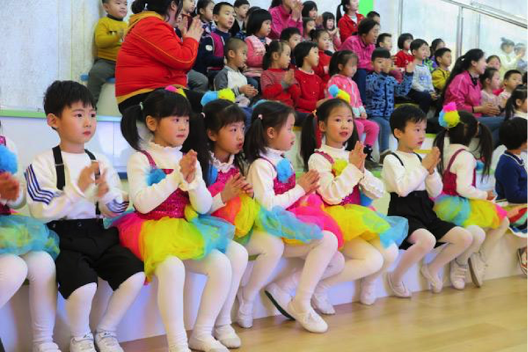音乐之声暖寒冬 庄闲和游戏乐器捐赠爱心行动走进中国儿童中心艺术宫