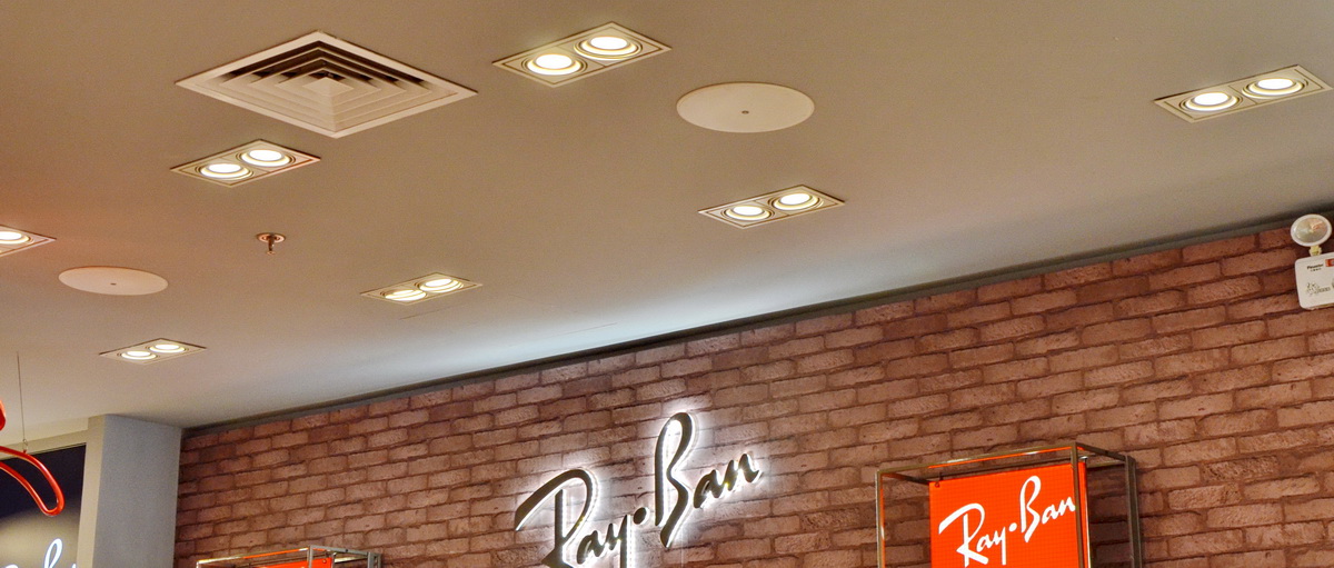 Ray?Ban 宏伊国际广场店——庄闲和游戏 CIS 商用安装系统的经典应用